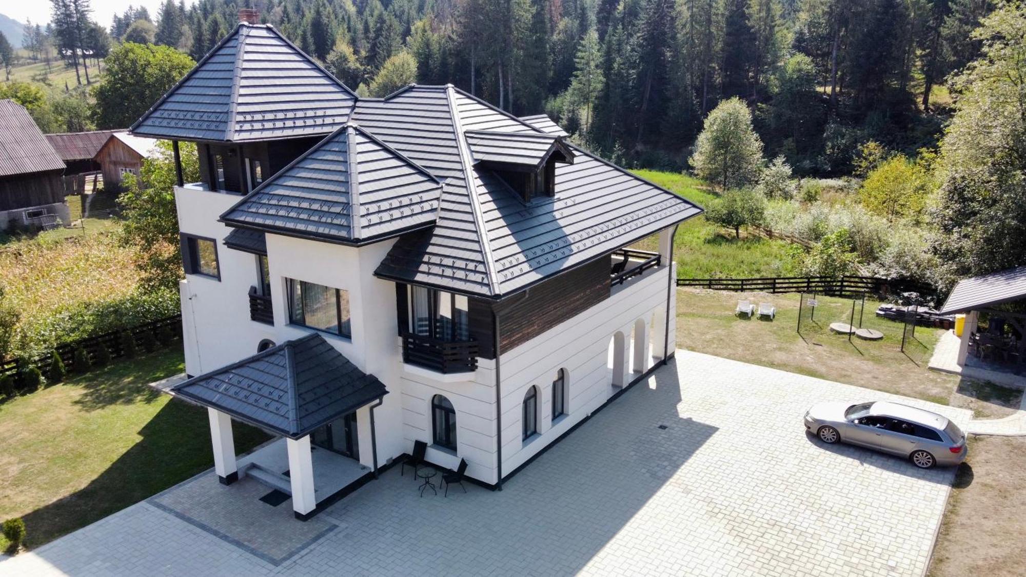 Pensiunea La Brazi Mînăstirea Humorului Exterior foto